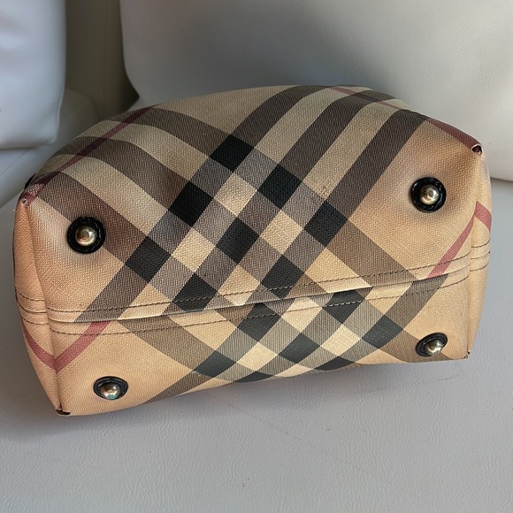 Burberry authentic handbag - Picture 9 of 13